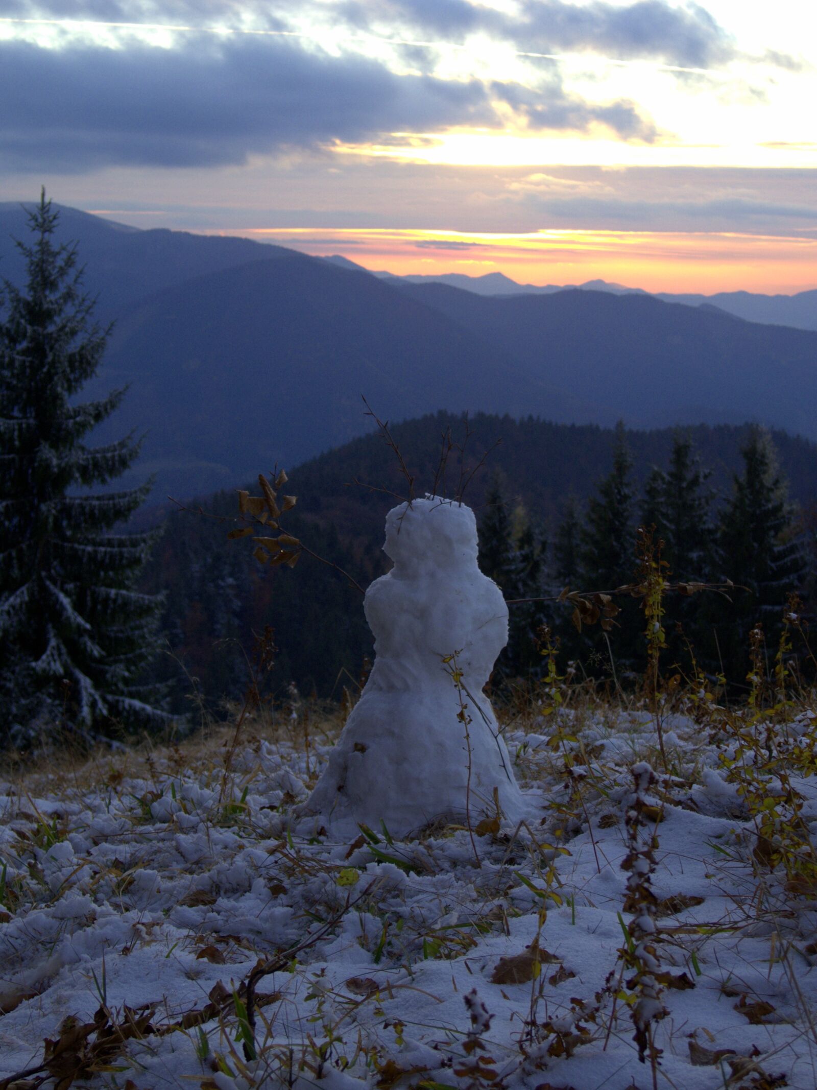 Panasonic Lumix DMC-G6 sample photo. Shadows, snowman, clouds photography