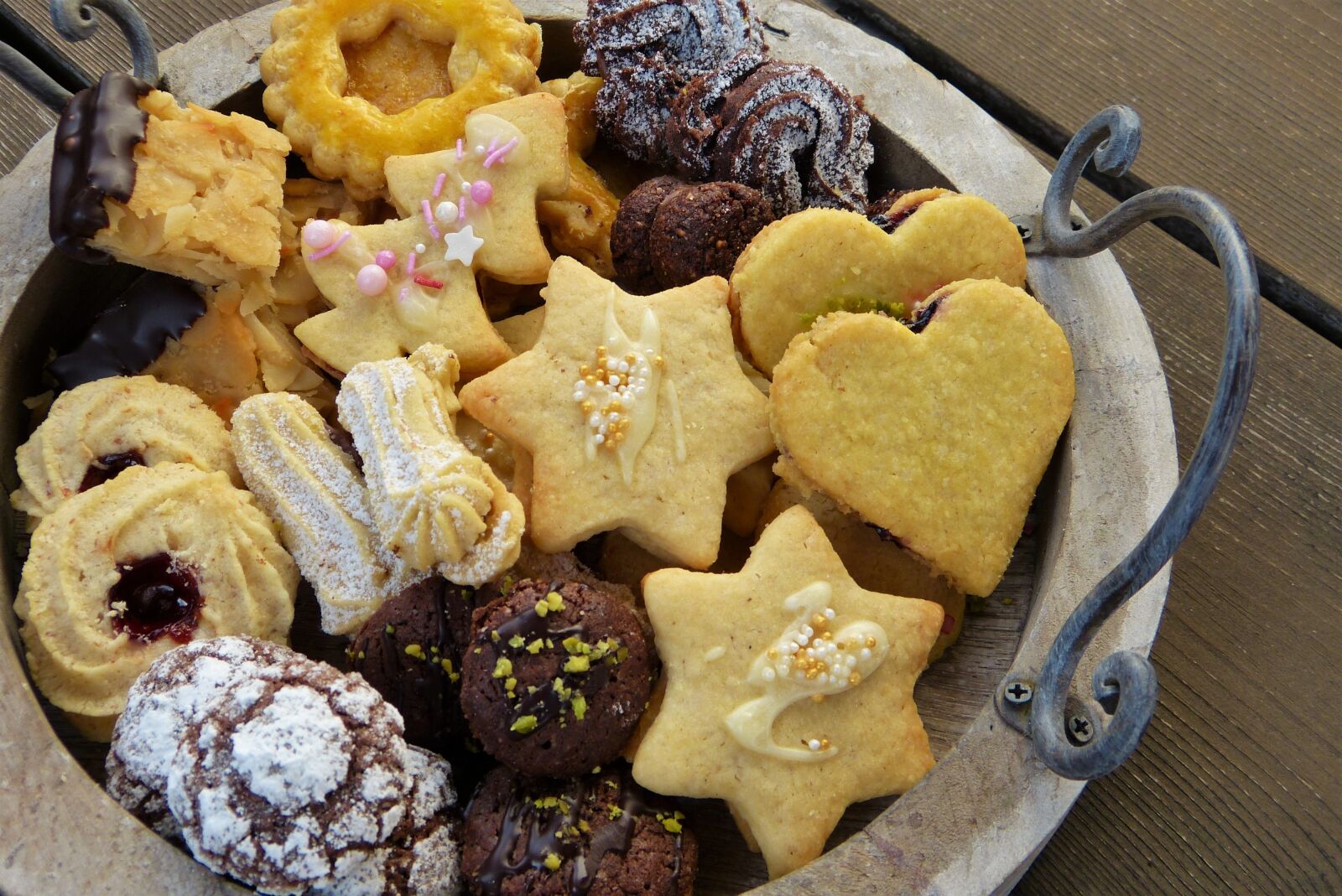 Panasonic Lumix DMC-FZ150 sample photo. Christmas cookies, bake, cookies photography