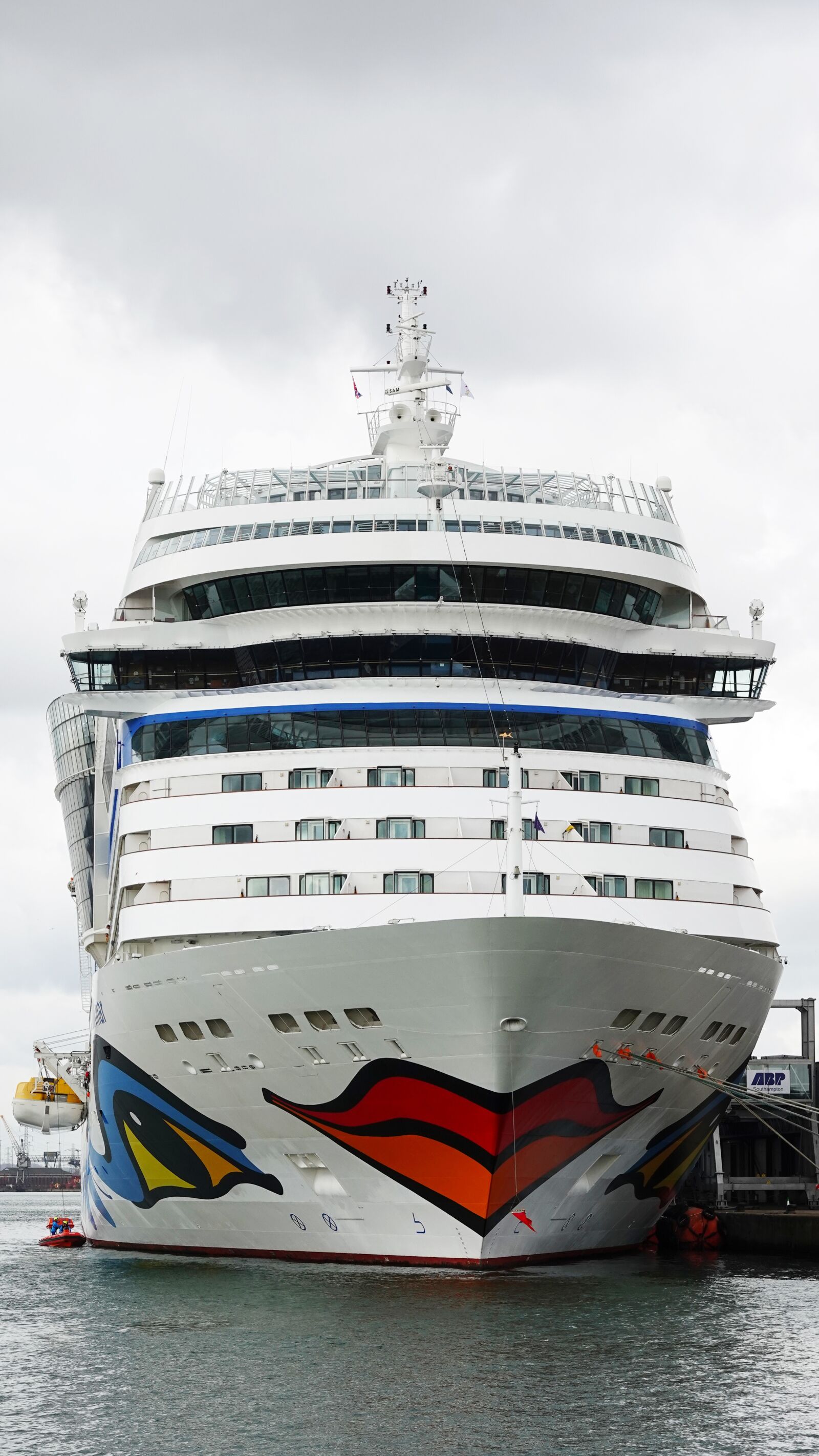 Sony Cyber-shot DSC-RX100 VI sample photo. Cruise ship, cruise, southampton photography
