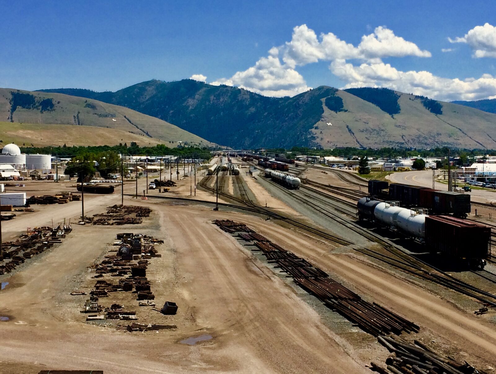 iPhone 5s back camera 4.15mm f/2.2 sample photo. Missoula, mountains, trains photography