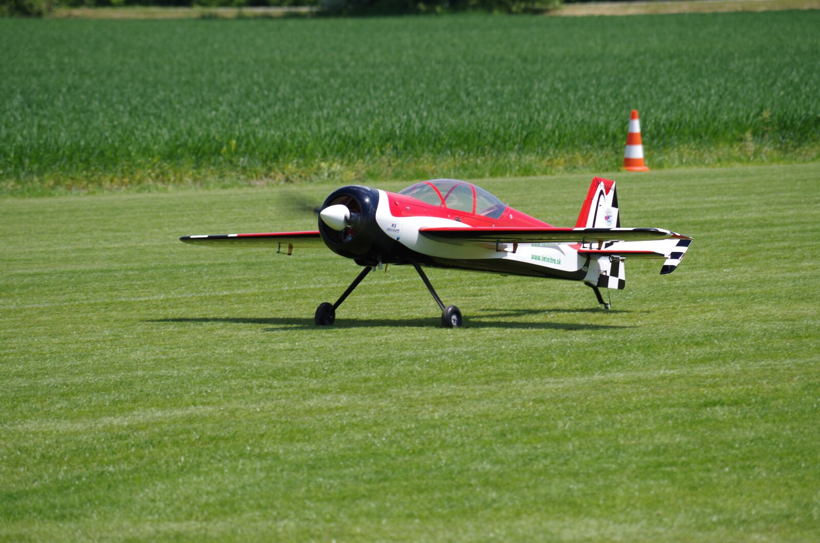 Pentax K-500 sample photo. Aircraft, landing, model photography