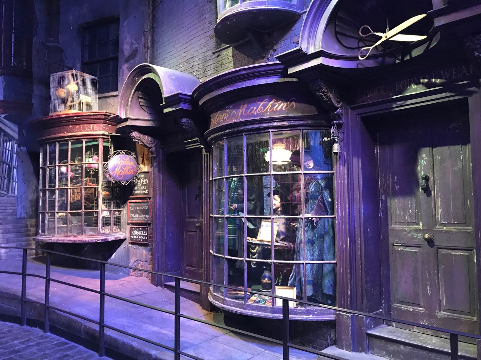 Apple iPhone 7 sample photo. Harry potter, diagon alley photography