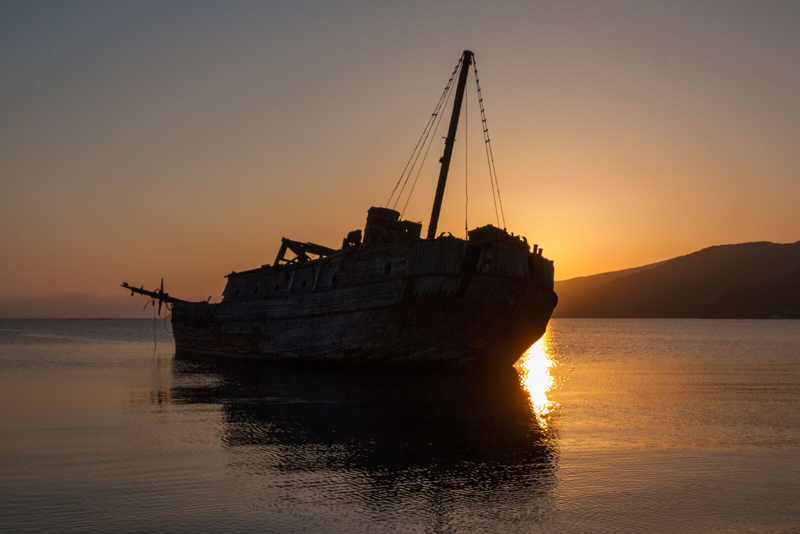 Canon EOS 450D (EOS Rebel XSi / EOS Kiss X2) sample photo. Ship, sunken, wood photography