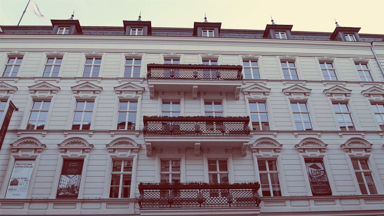 Olympus PEN E-PL1 sample photo. Oldtown, renovated, townhouse photography
