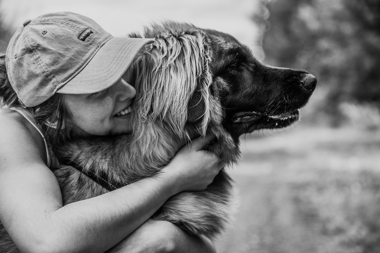 Canon EOS 5D Mark IV sample photo. Friend, dog, woman photography