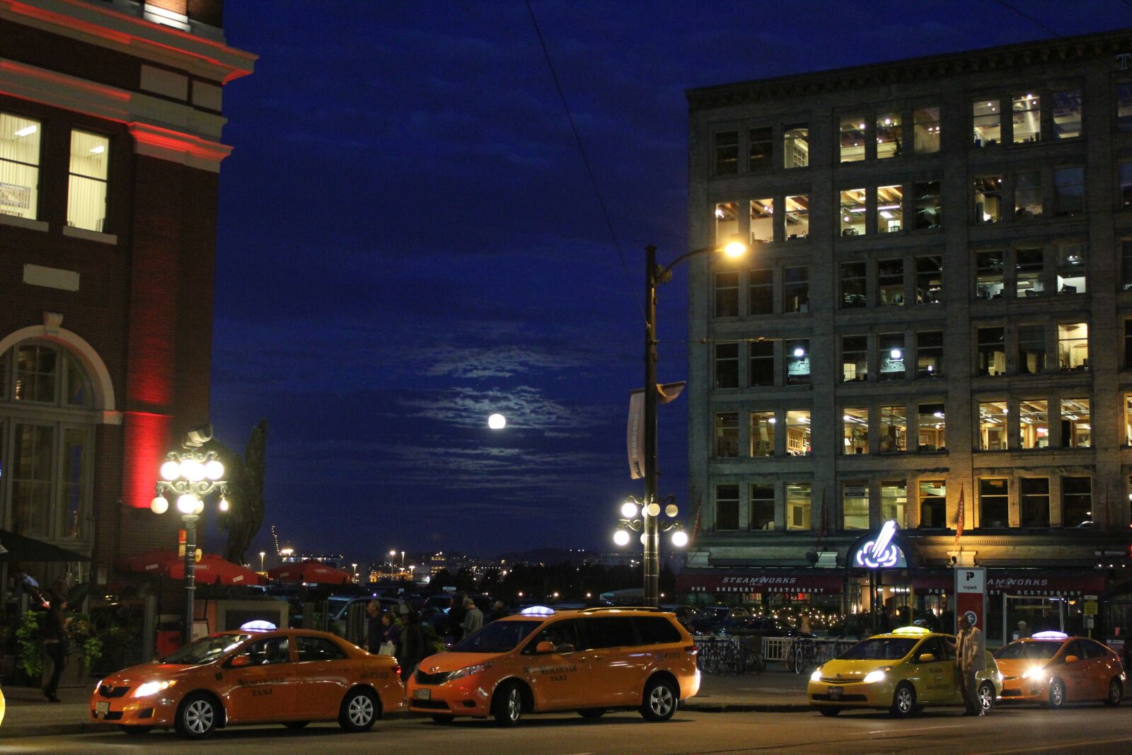 Canon EOS 550D (EOS Rebel T2i / EOS Kiss X4) sample photo. Moonlight, night, mood photography