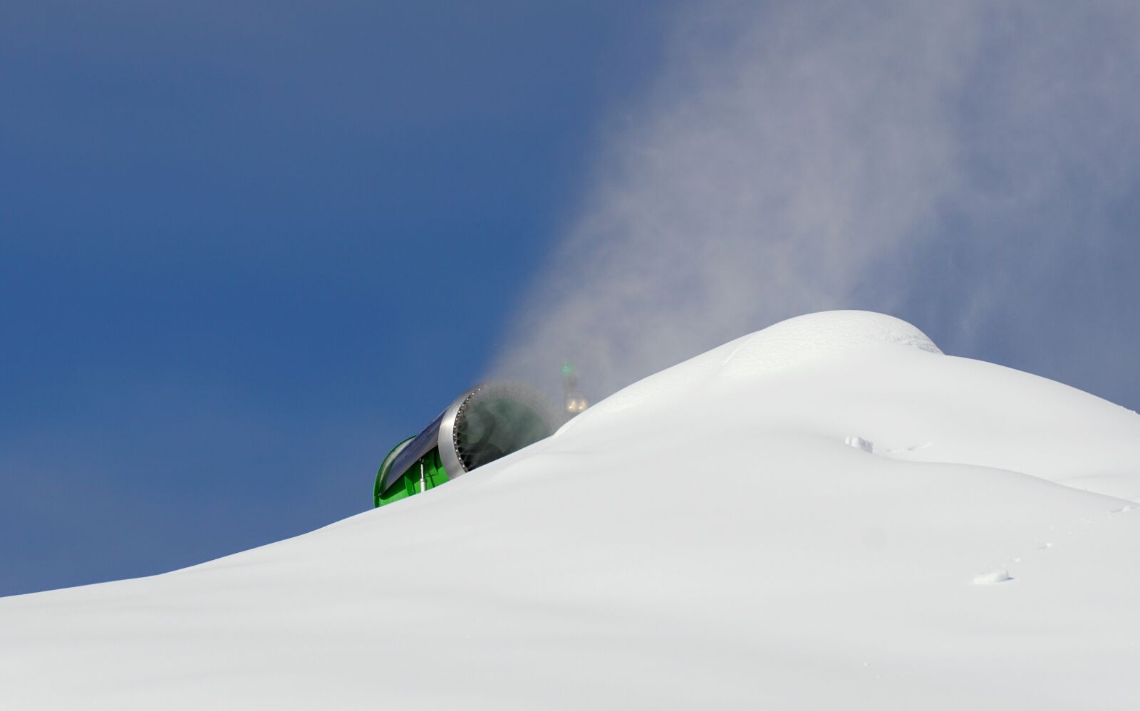 Sony DT 55-300mm F4.5-5.6 SAM sample photo. Snow cannon, artificial snow photography