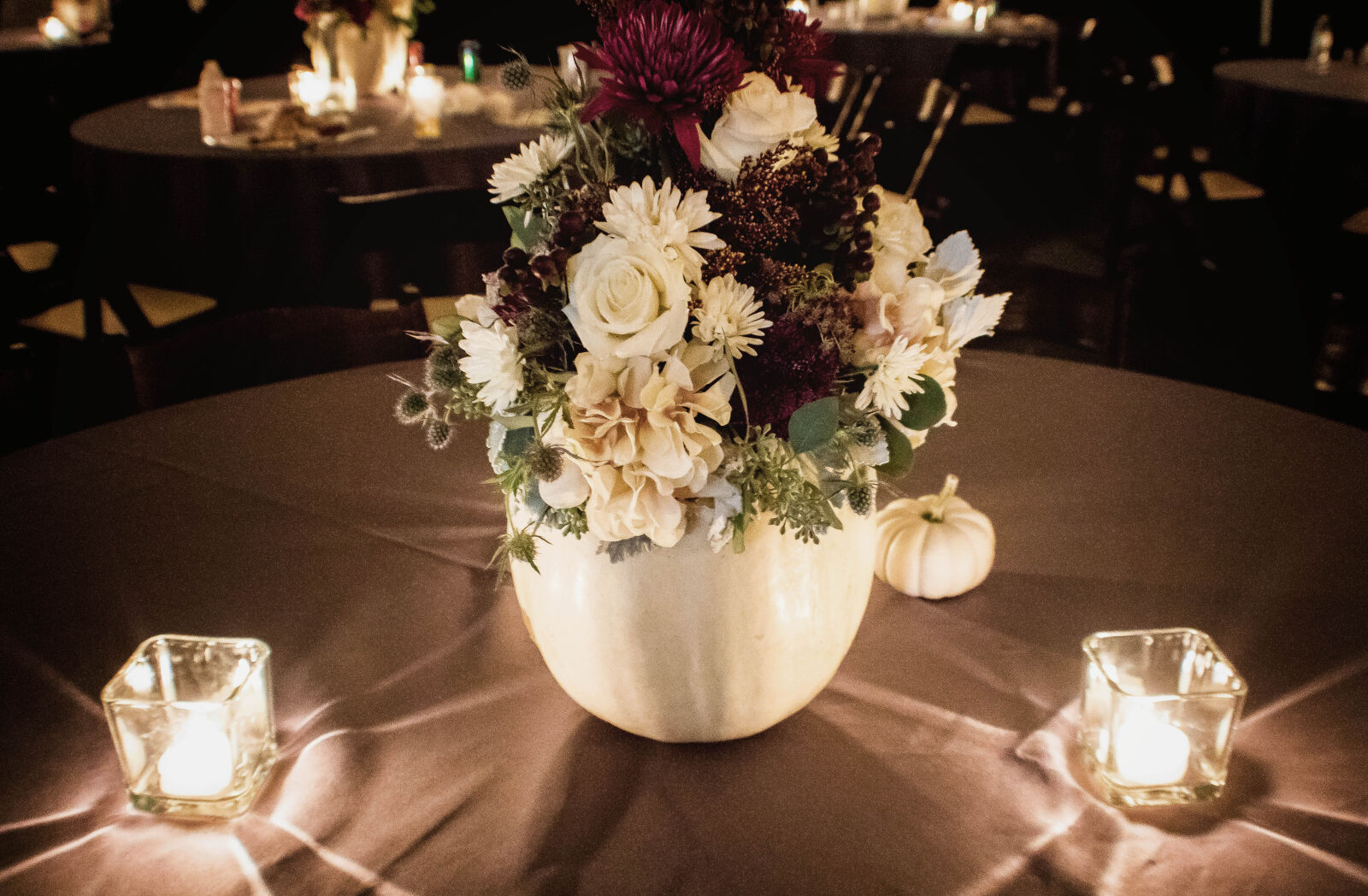 Canon EOS 750D (EOS Rebel T6i / EOS Kiss X8i) sample photo. Candles, centerpiece, flowers, pumpkin photography