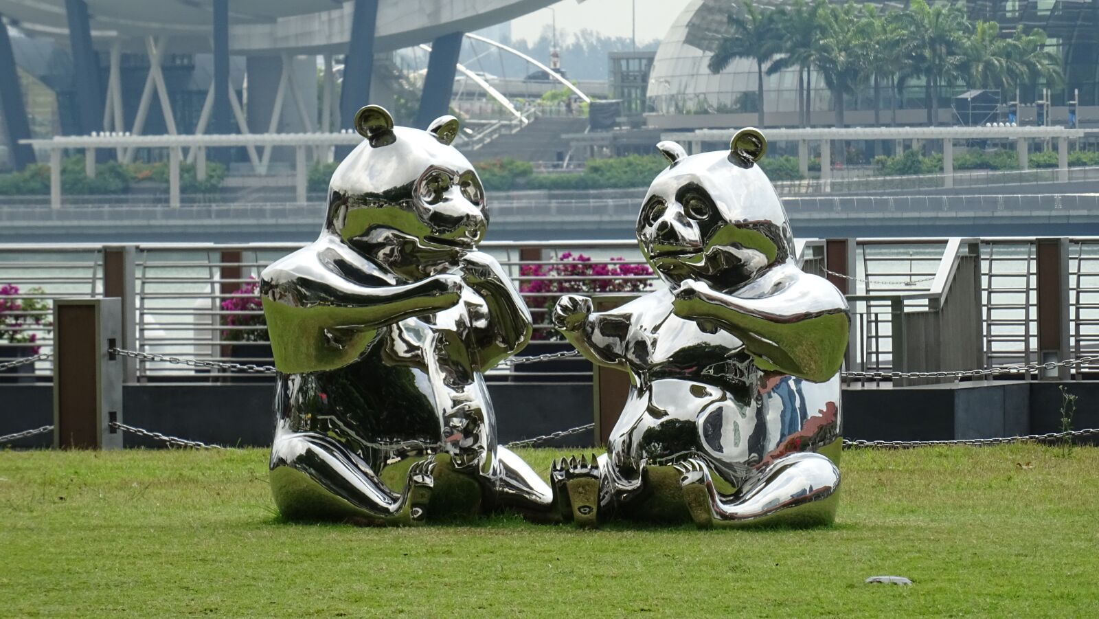 Sony DSC-HX60 sample photo. Singapore, bay, bears photography
