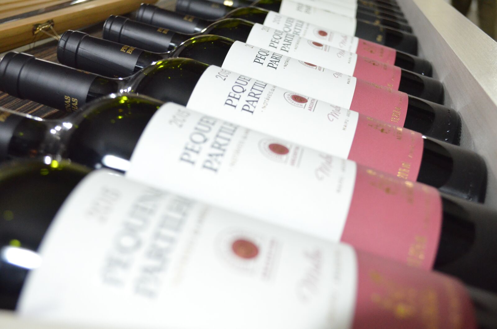 Nikon D5100 sample photo. Wine, bottles, drink photography