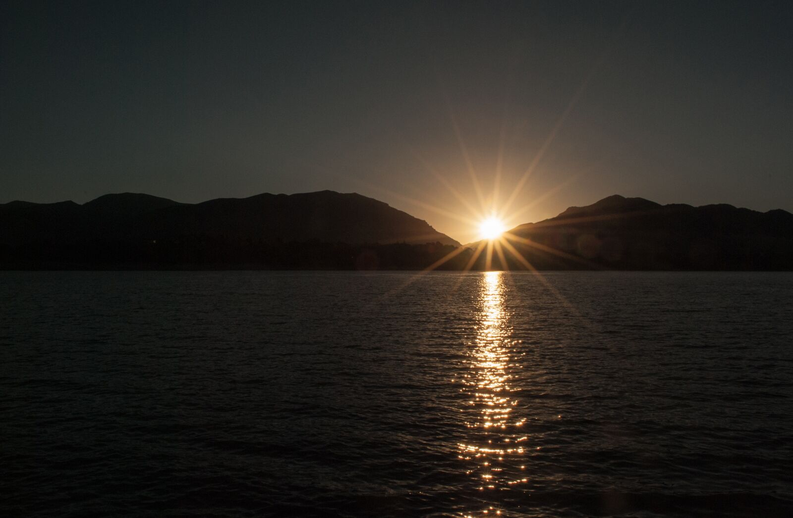 Nikon D3000 sample photo. Sunrise, lake, water photography