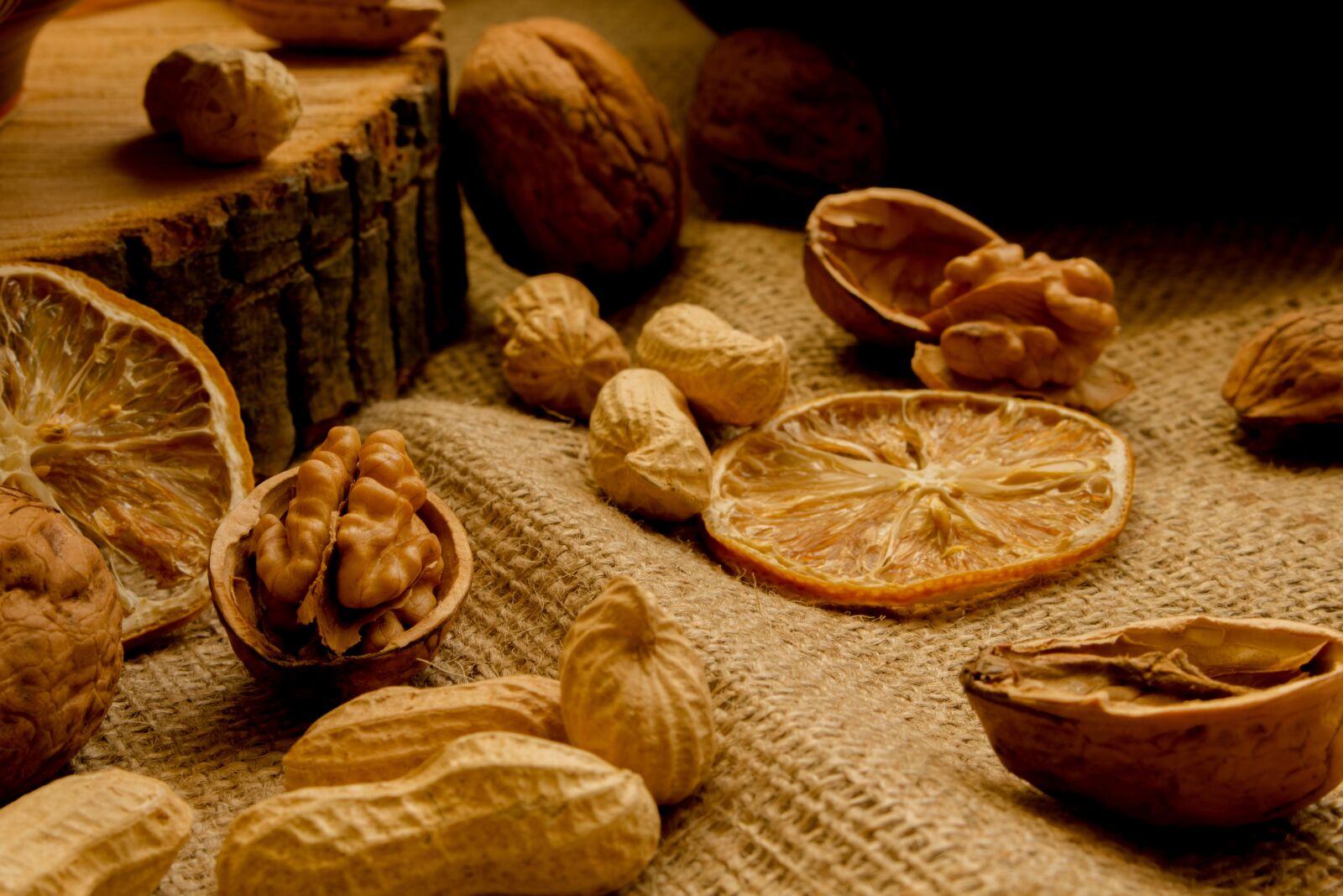 Canon EOS 700D (EOS Rebel T5i / EOS Kiss X7i) sample photo. Walnut, peanuts, eating photography