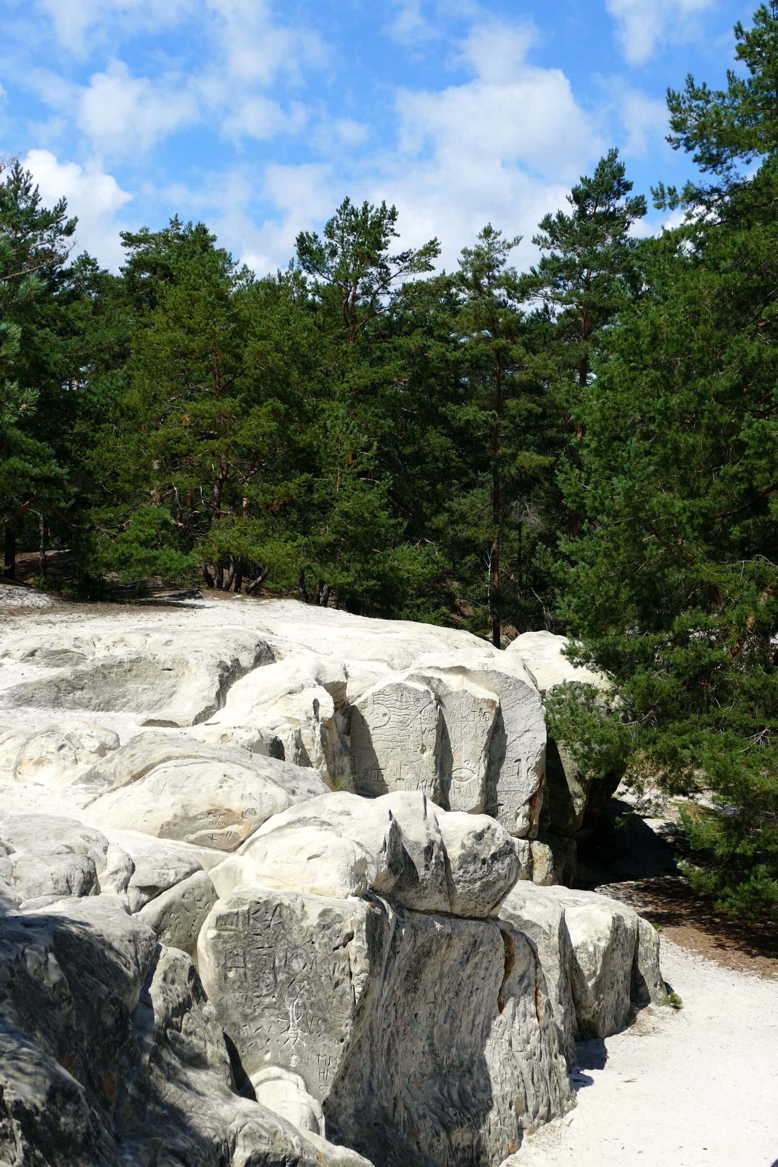 Panasonic Lumix DMC-FZ1000 sample photo. Landscape, sand stone, feuerland photography
