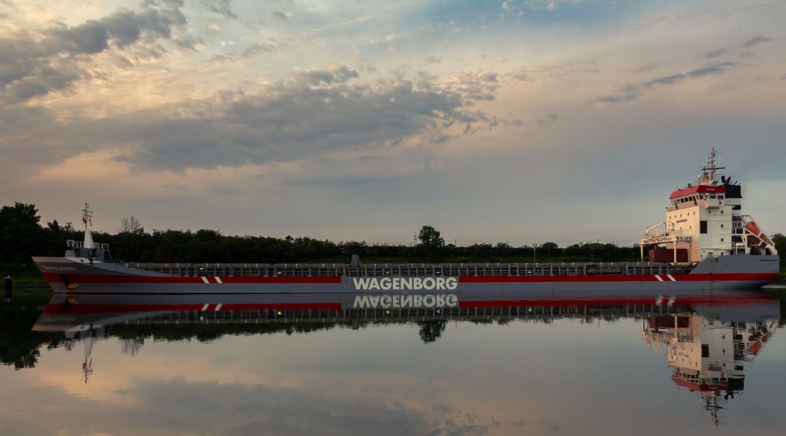Canon EOS 700D (EOS Rebel T5i / EOS Kiss X7i) sample photo. Nok, freighter, ship photography