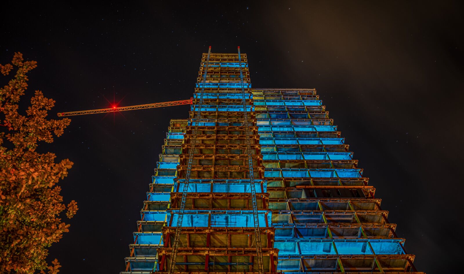 Sony a7 II + Sony FE 28-70mm F3.5-5.6 OSS sample photo. Skyscraper, night photograph, long photography