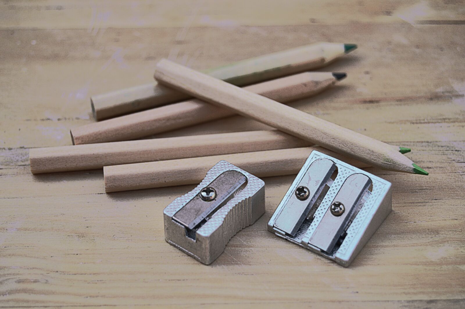 Nikon D3200 sample photo. Colored pencils, wood, school photography