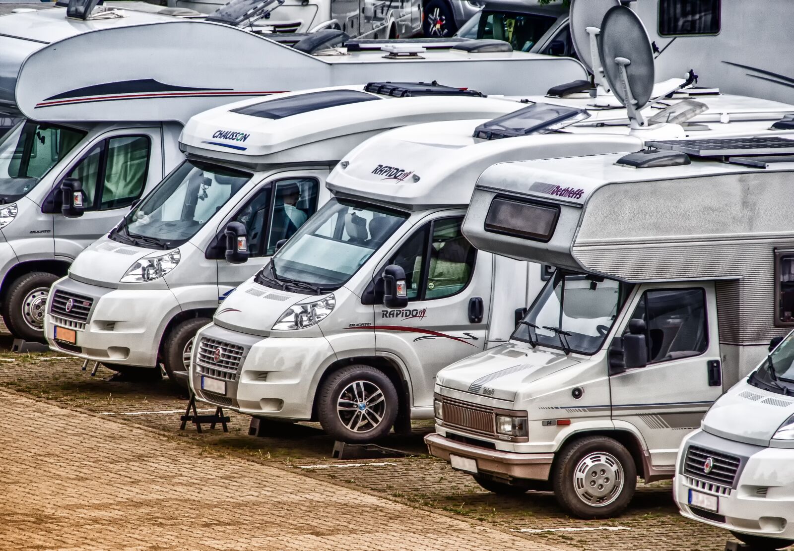 Canon EOS 60D sample photo. Mobile home, auto, vehicle photography