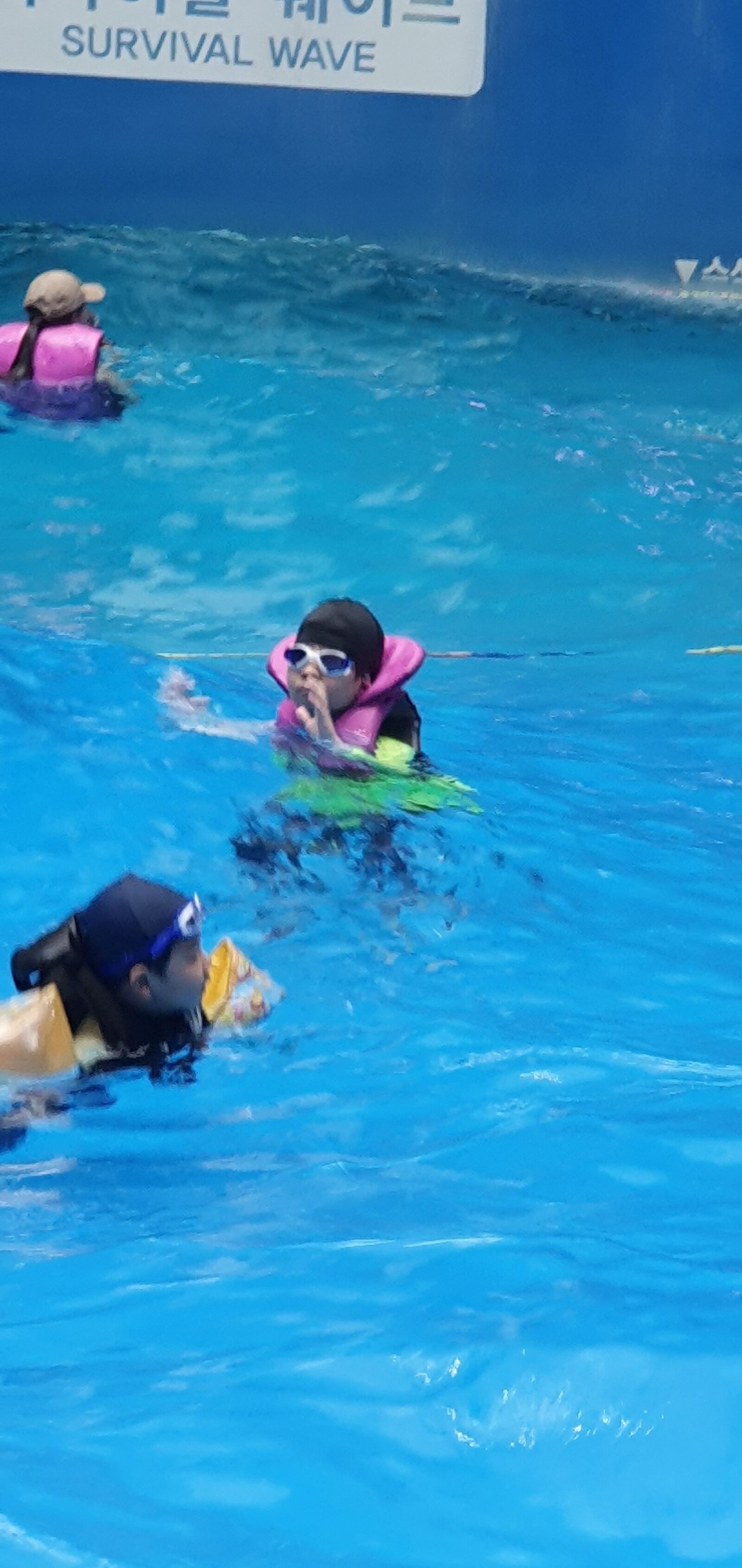 Samsung Galaxy S10 sample photo. Swimming pool, indoor swimming photography