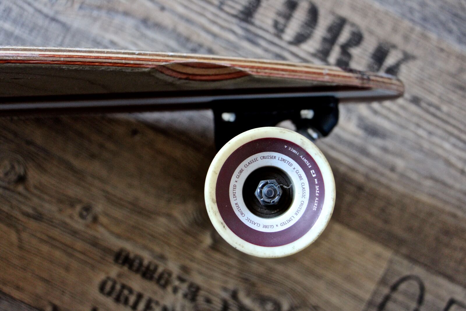 Canon EOS 700D (EOS Rebel T5i / EOS Kiss X7i) sample photo. Wheel, axis, longboard photography