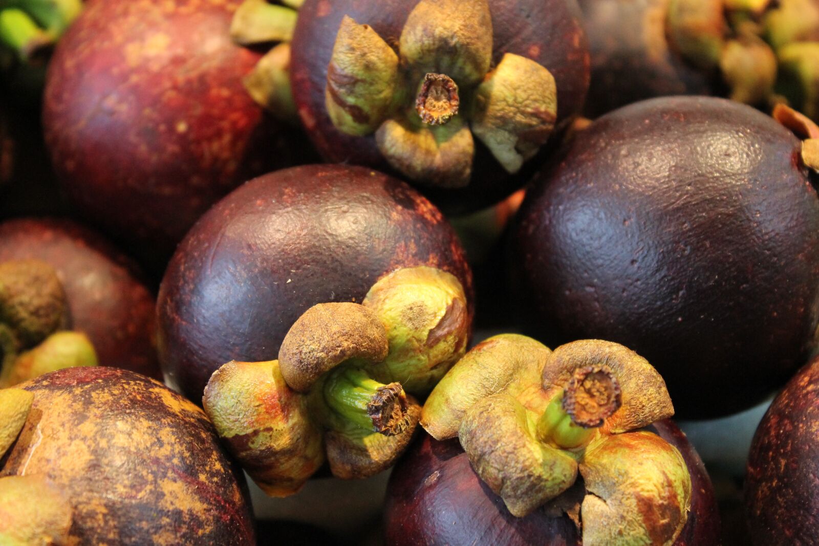 Canon EOS 1100D (EOS Rebel T3 / EOS Kiss X50) sample photo. Mangosteens, fruit, exotic fruit photography