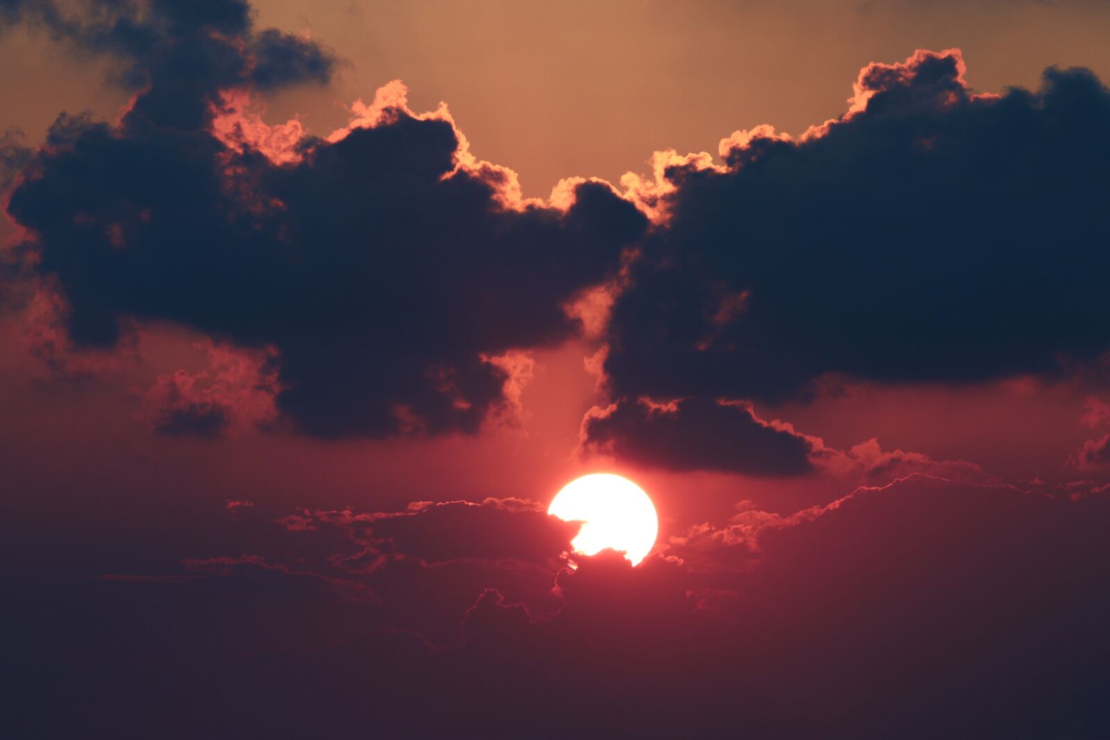 Canon EF-S 55-250mm F4-5.6 IS II sample photo. Sunset, cloud, solar photography