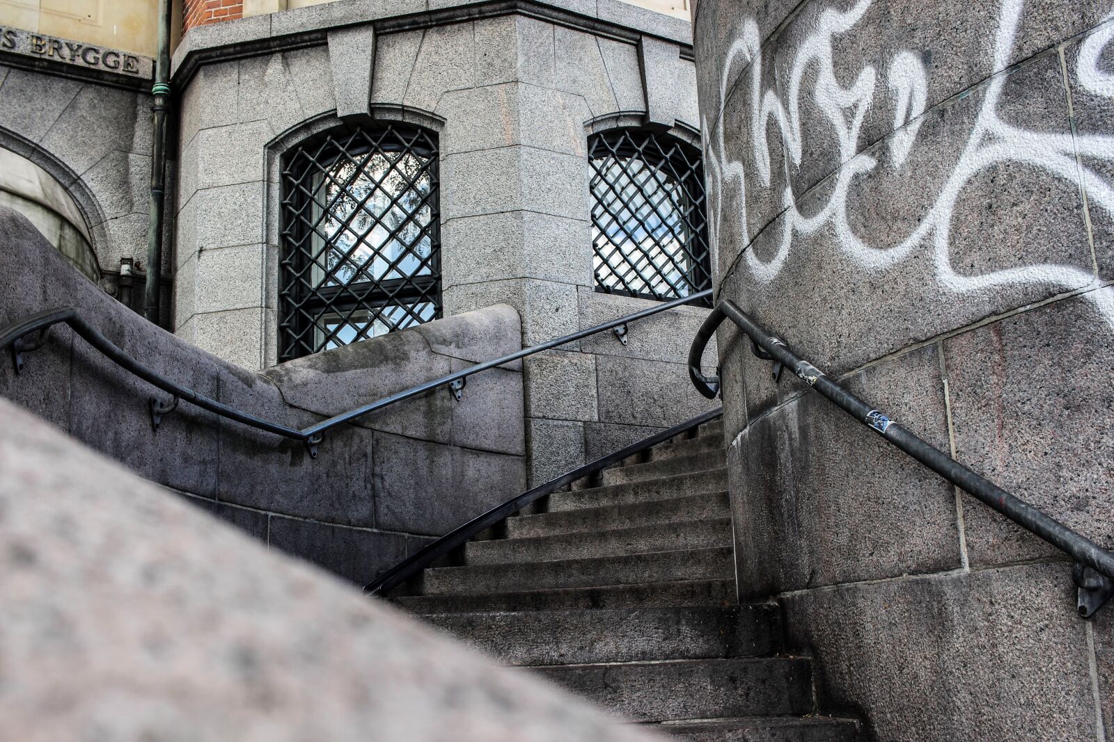 Canon EF-S 24mm F2.8 STM sample photo. Stairs, architecture, city photography