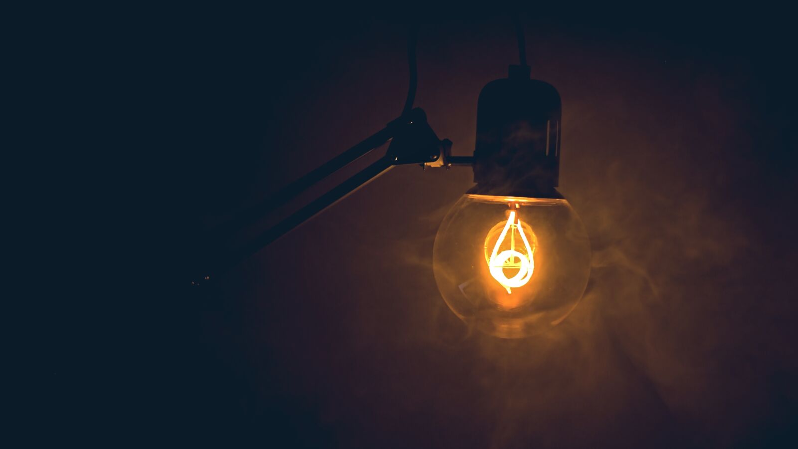Canon EOS 100D (EOS Rebel SL1 / EOS Kiss X7) sample photo. Dark, edit, lamp, light photography