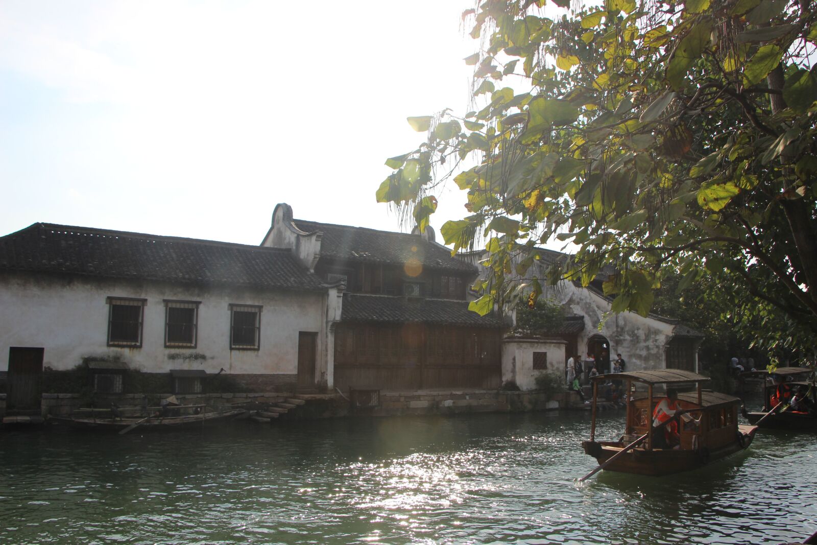 Canon EOS 600D (Rebel EOS T3i / EOS Kiss X5) sample photo. Boat, black awning boat photography