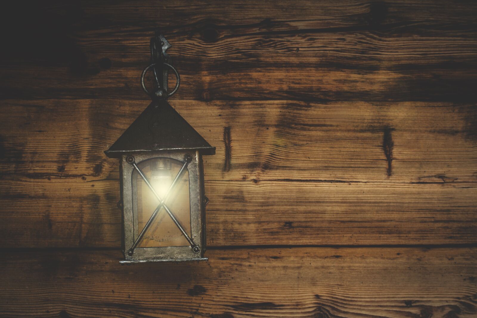 Nikon D5300 sample photo. Lantern, wooden wall, rusztikal photography