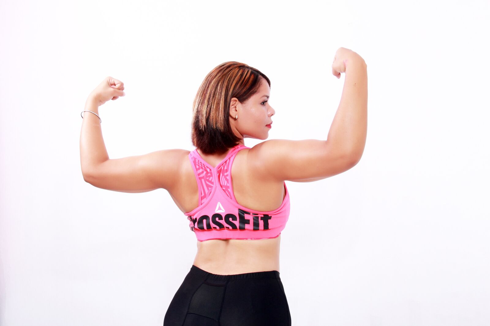 Canon EF-S 18-135mm F3.5-5.6 IS sample photo. Women, strong, exercise photography