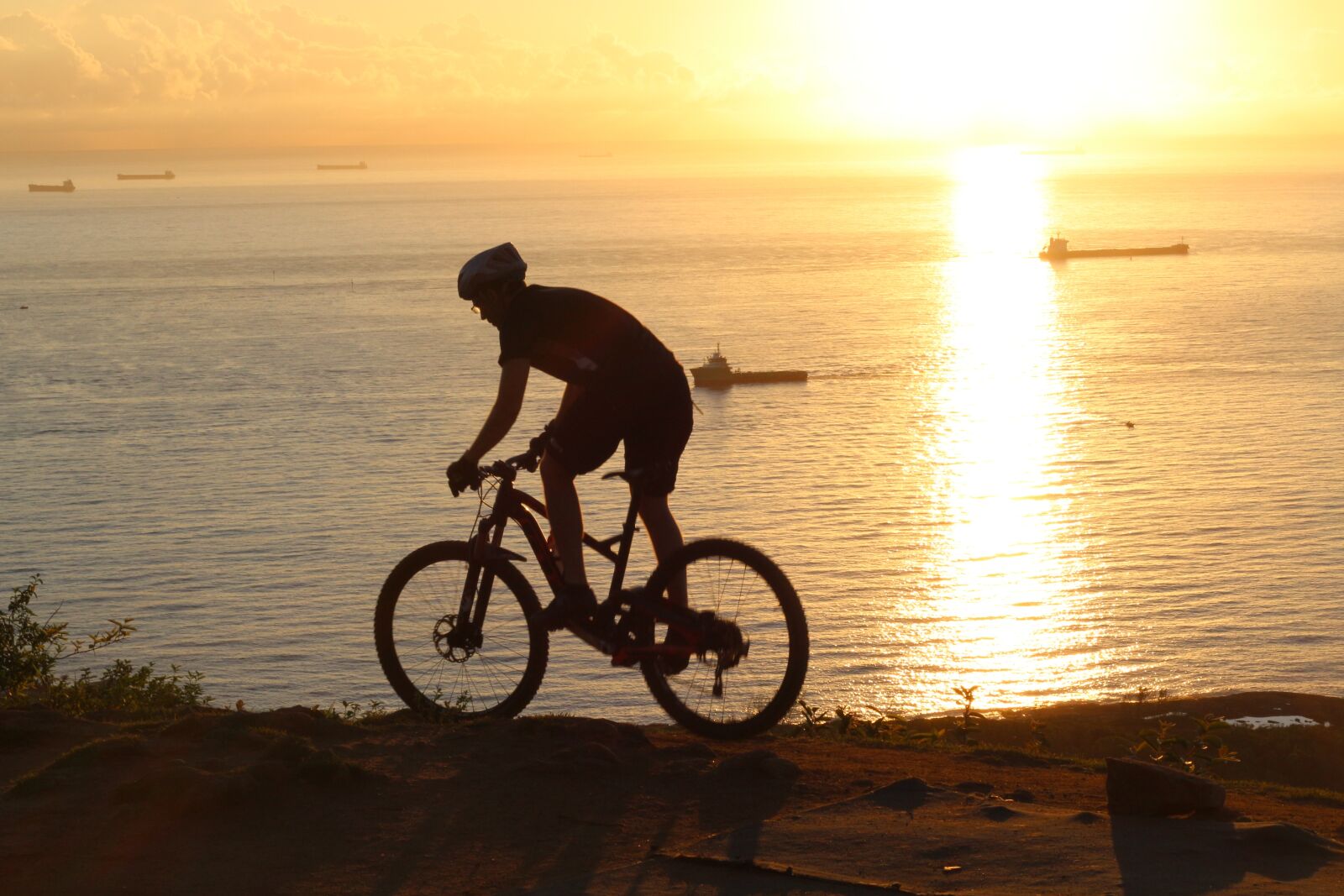 Canon EOS 700D (EOS Rebel T5i / EOS Kiss X7i) + Canon EF 50mm F1.8 II sample photo. Enduro, mtb, sol photography