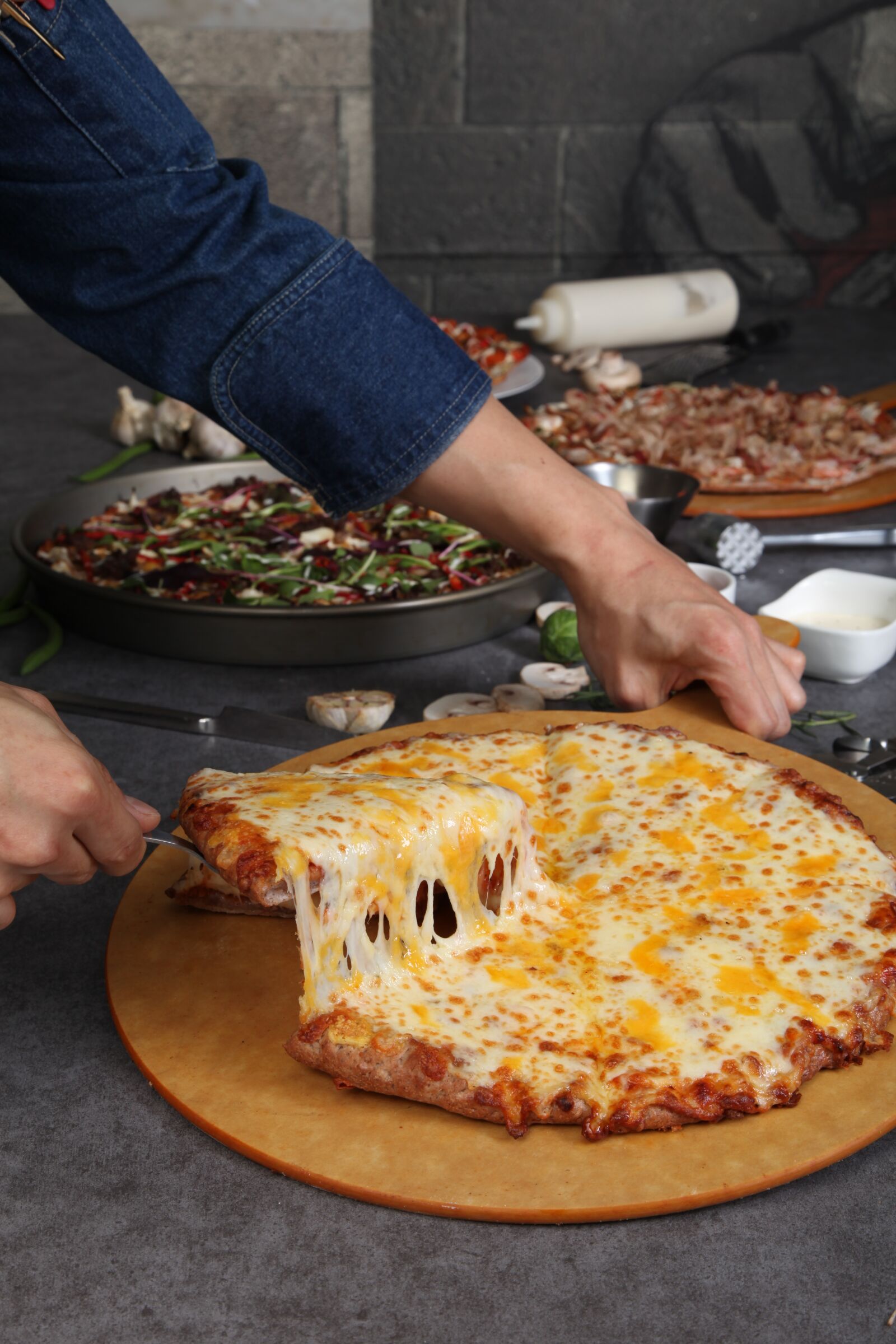 Canon EOS 5D Mark II sample photo. Pizza, cheese pizza, cheese photography