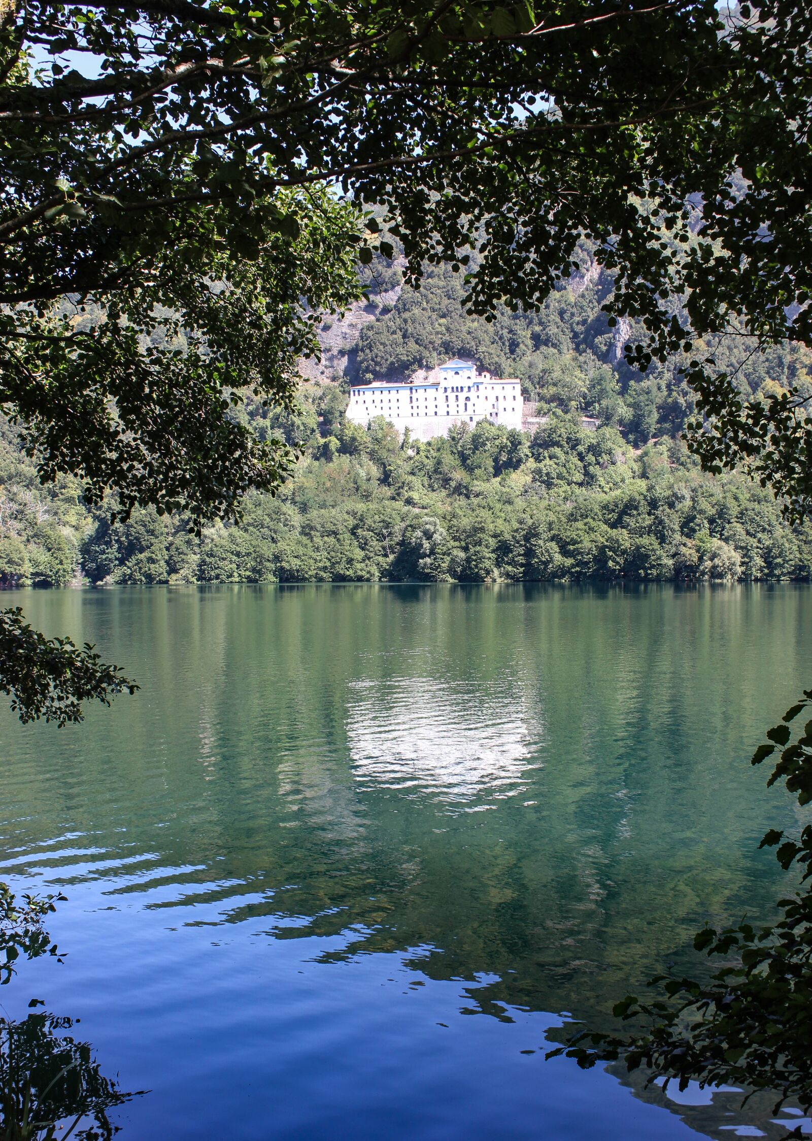 Canon EOS 550D (EOS Rebel T2i / EOS Kiss X4) sample photo. Lake, reflections, landscape photography