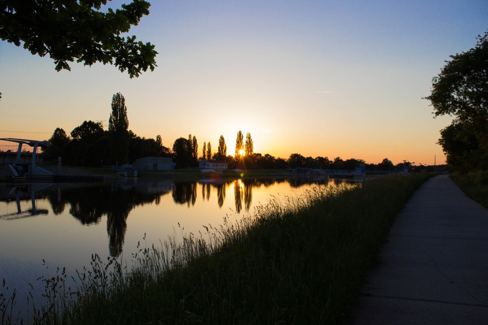 Canon EOS 600D (Rebel EOS T3i / EOS Kiss X5) sample photo. Sunset, nature, landscape photography