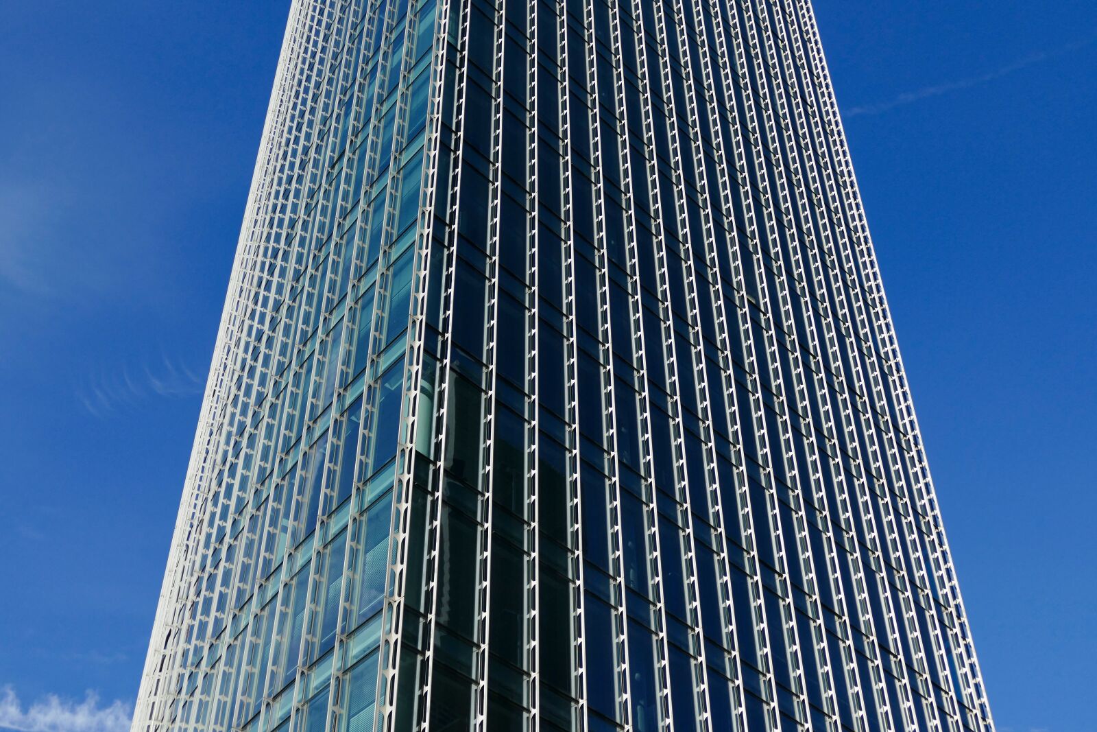 Panasonic Lumix DMC-FZ1000 sample photo. Facade, skyscraper, structure photography