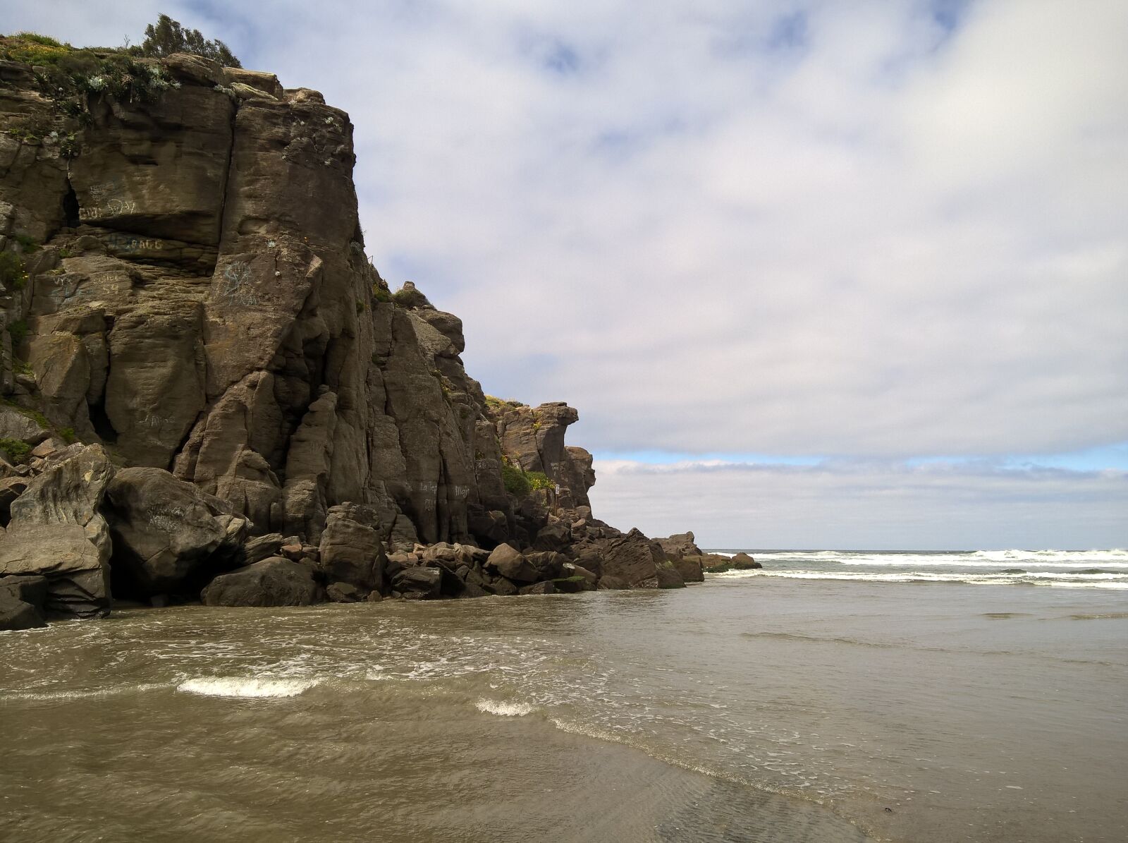 Microsoft Lumia 640 XL sample photo. Beach, cloud, rocks photography