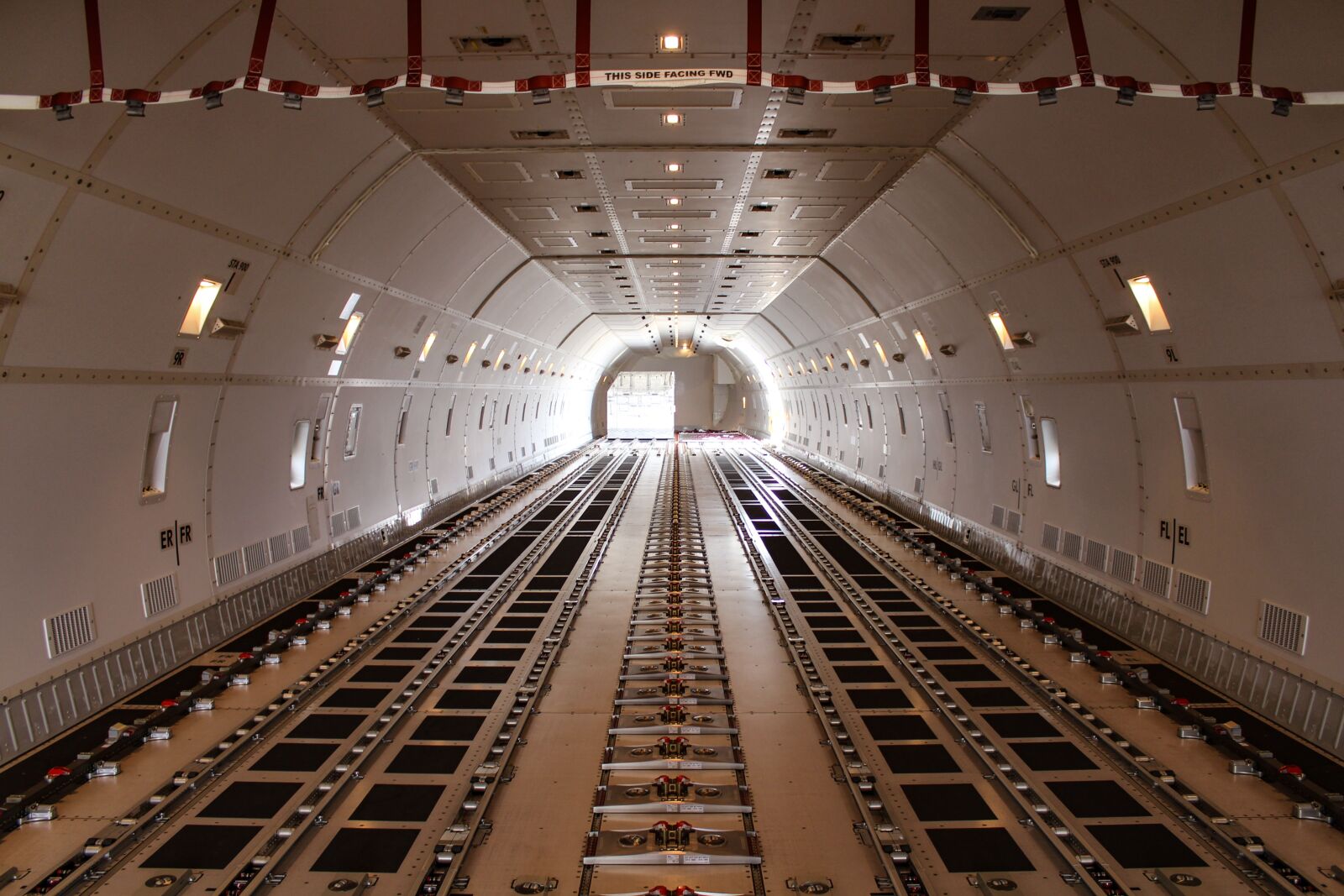 Canon EOS 700D (EOS Rebel T5i / EOS Kiss X7i) sample photo. Boeing, 747, cargo deck photography