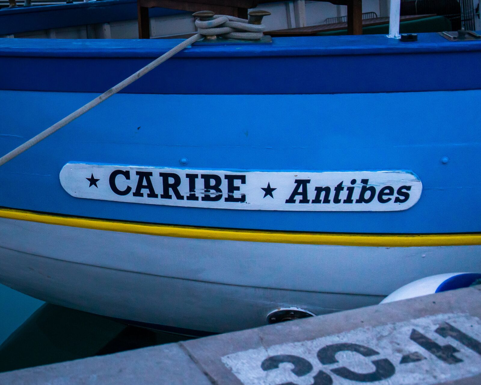 Canon EOS 5D Mark IV + Canon EF 24-70mm F4L IS USM sample photo. Boat, wooden, antibes photography