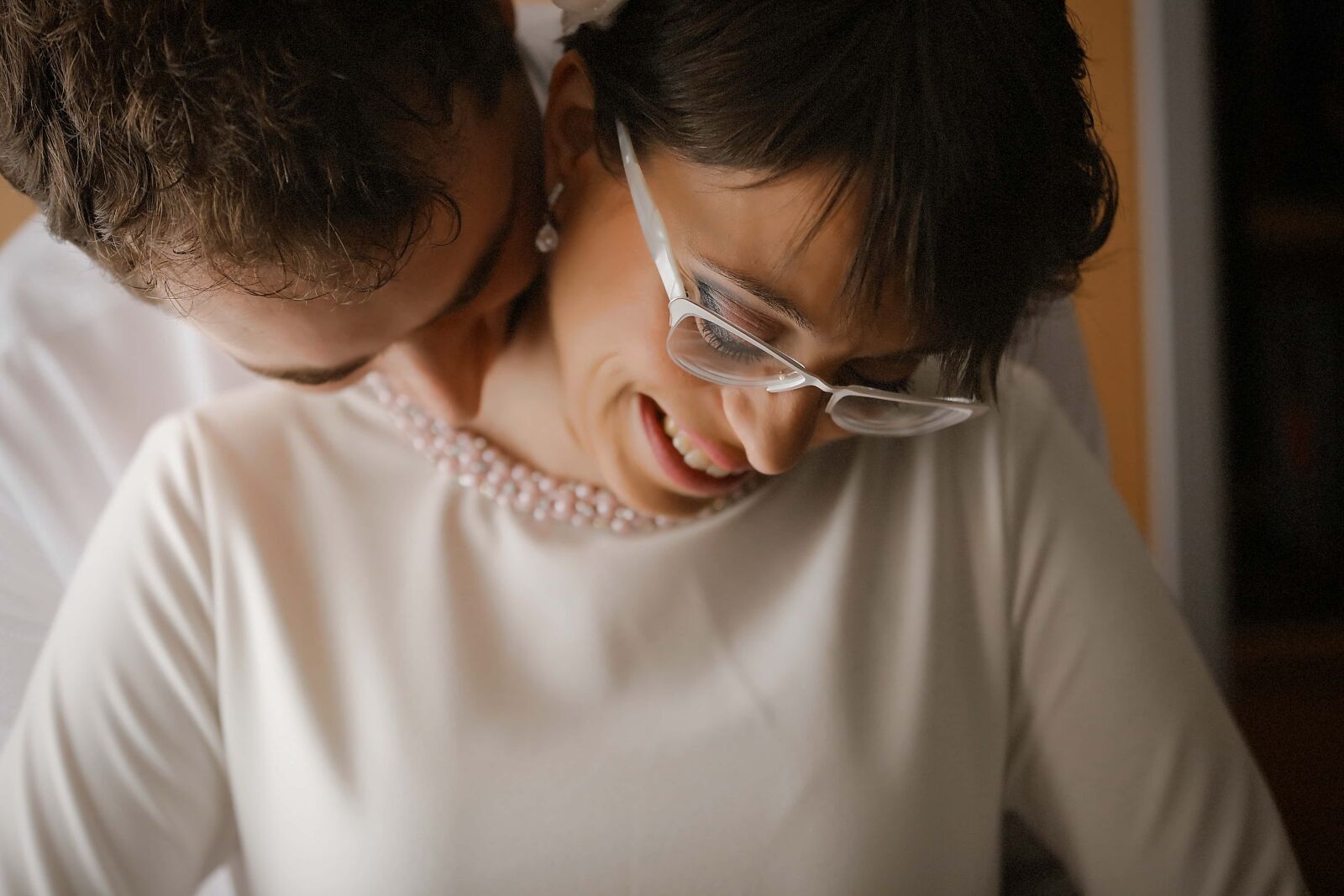 Canon EF 70-200mm F2.8L IS II USM sample photo. Kiss, love, neck, hug photography