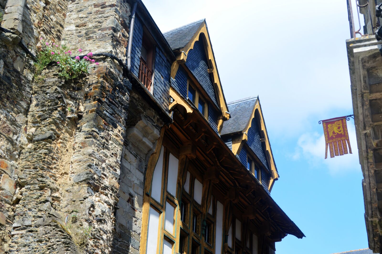 Nikon D3200 sample photo. Facade, pierre, old photography