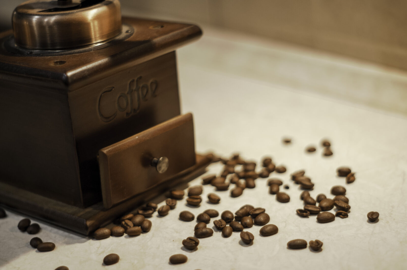 KONICA MINOLTA DYNAX 7D sample photo. Beans, coffee, fresh, grinder photography