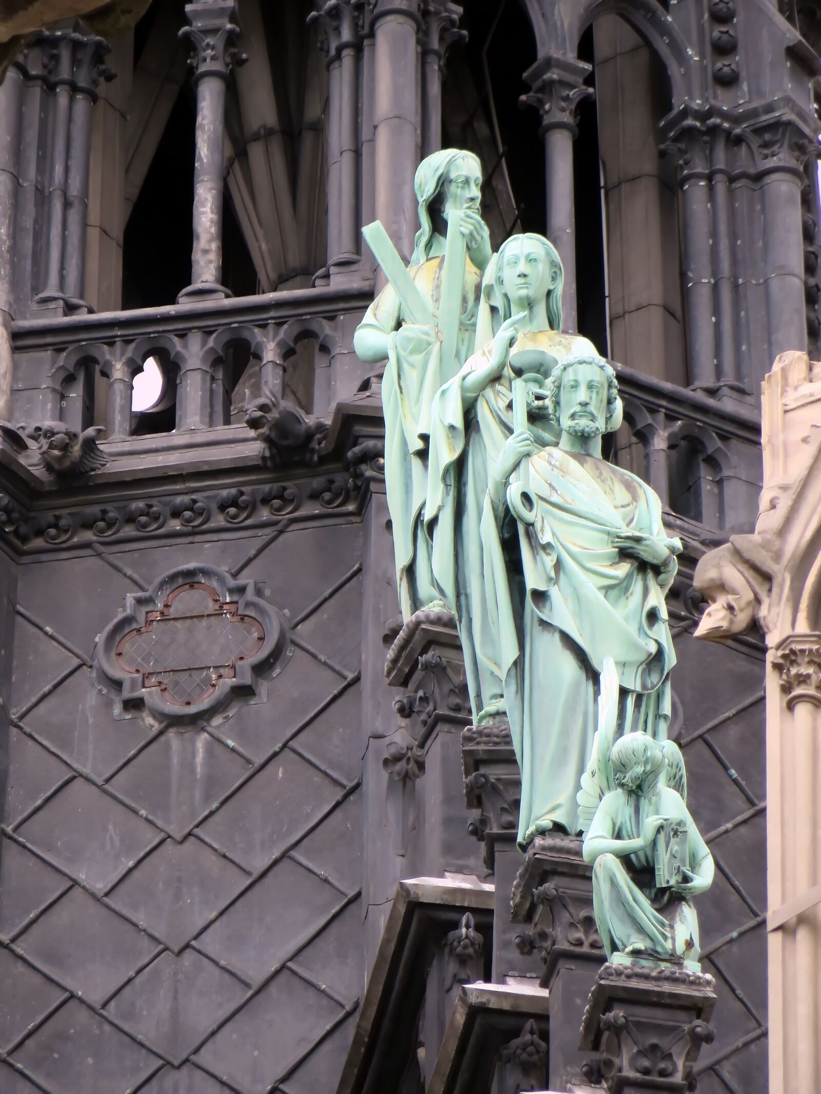 Canon PowerShot SX270 HS sample photo. Paris, notre-dame, arrow photography