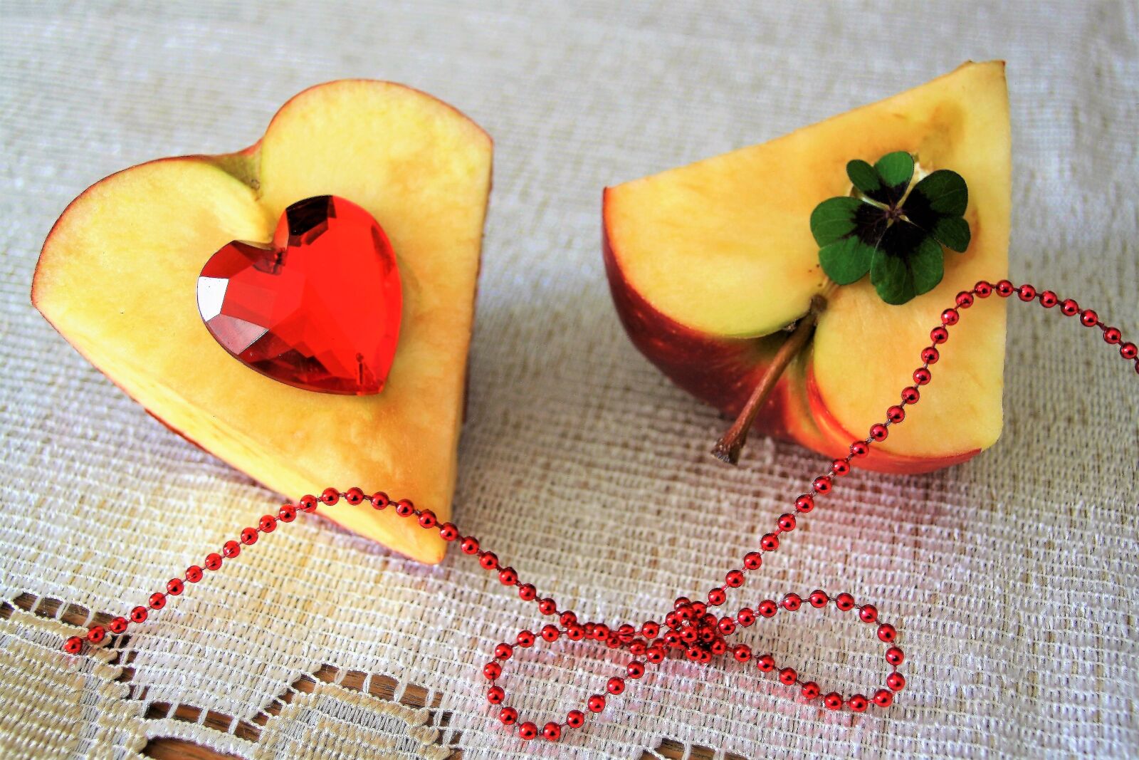 Canon EOS 400D (EOS Digital Rebel XTi / EOS Kiss Digital X) sample photo. Heart, valentine's day, love photography