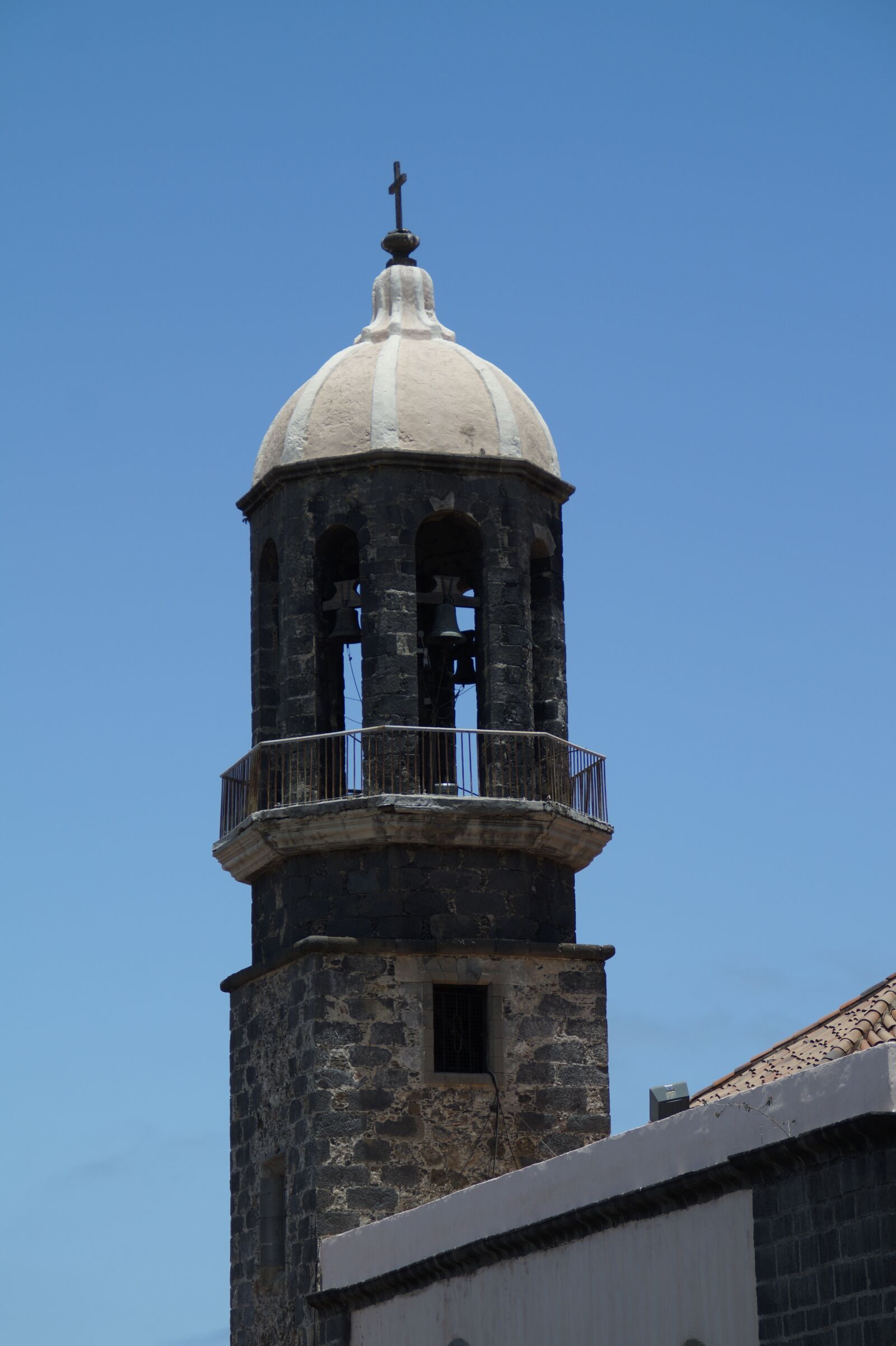 Sony SLT-A58 sample photo. Steeple, church, building photography