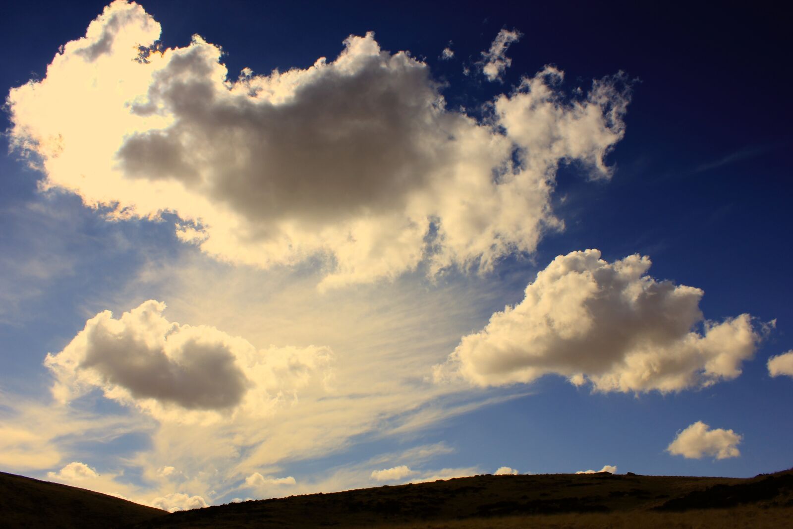 Canon EOS 550D (EOS Rebel T2i / EOS Kiss X4) sample photo. Sky, clouds, landscape photography