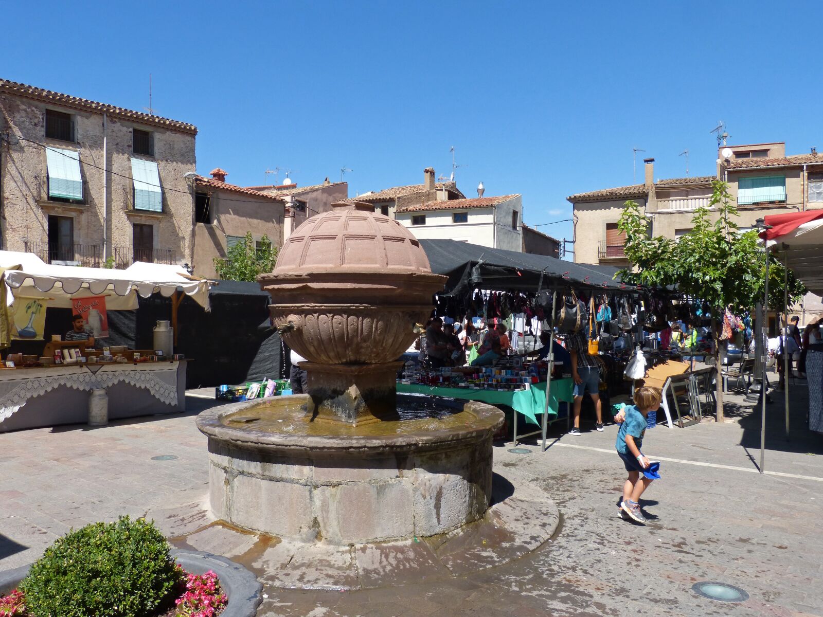Panasonic DMC-FZ62 sample photo. Plaza, market, prades photography