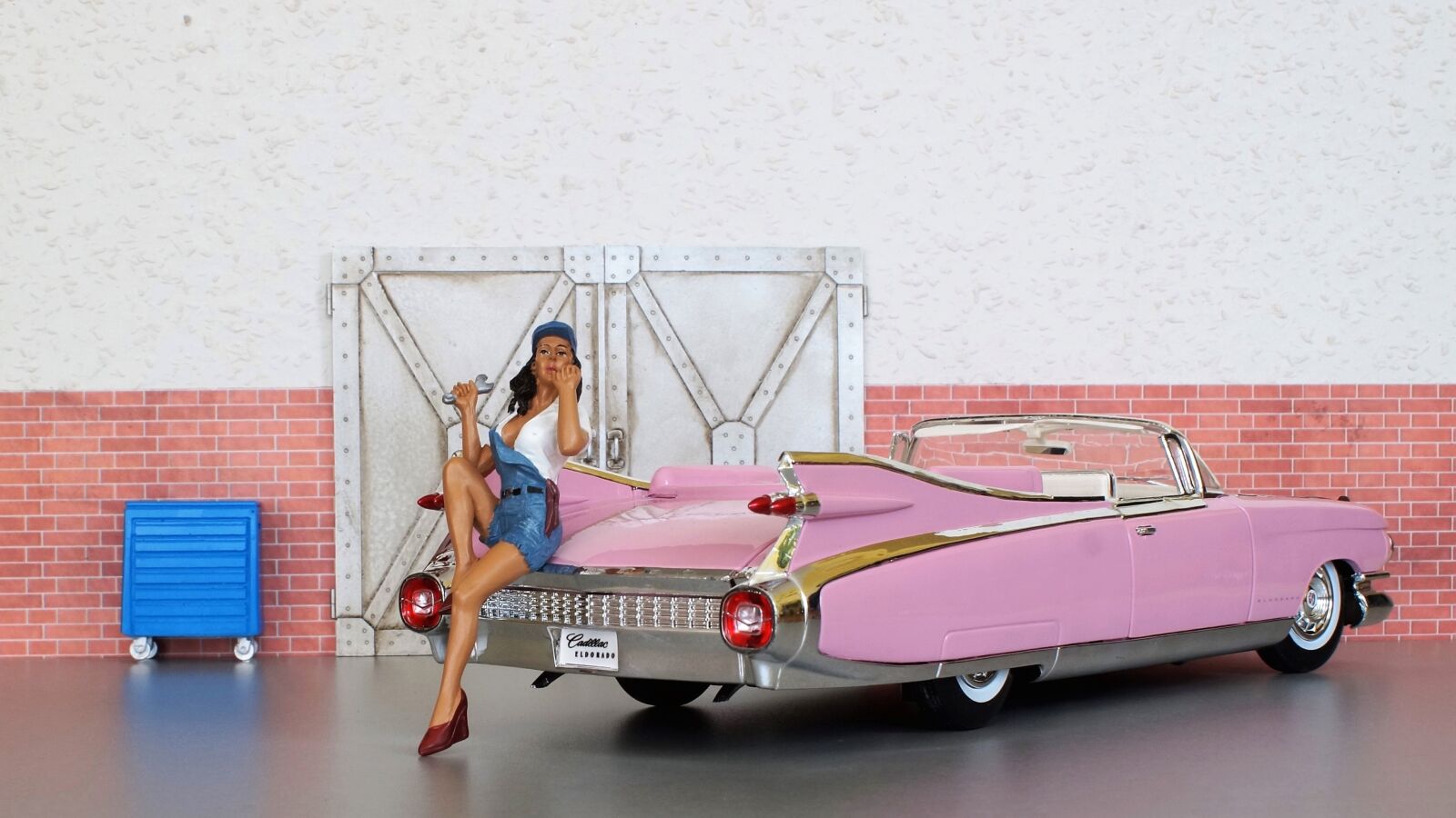 Sony DT 18-70mm F3.5-5.6 sample photo. Model car, cadillac, cadillac photography