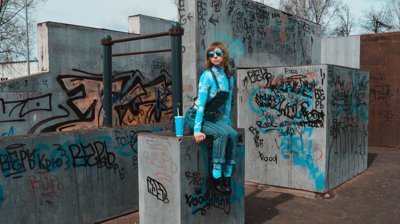 Nikon D3200 sample photo. Denim jumpsuit, backpack, graffiti photography