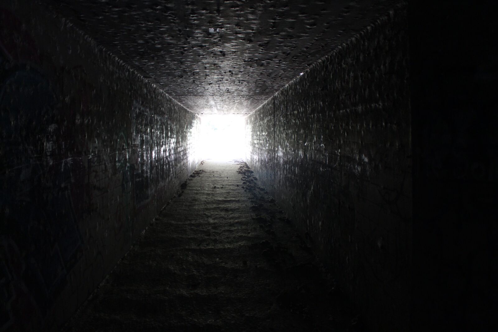 Canon EOS 1300D (EOS Rebel T6 / EOS Kiss X80) sample photo. Tunnel, light, end photography