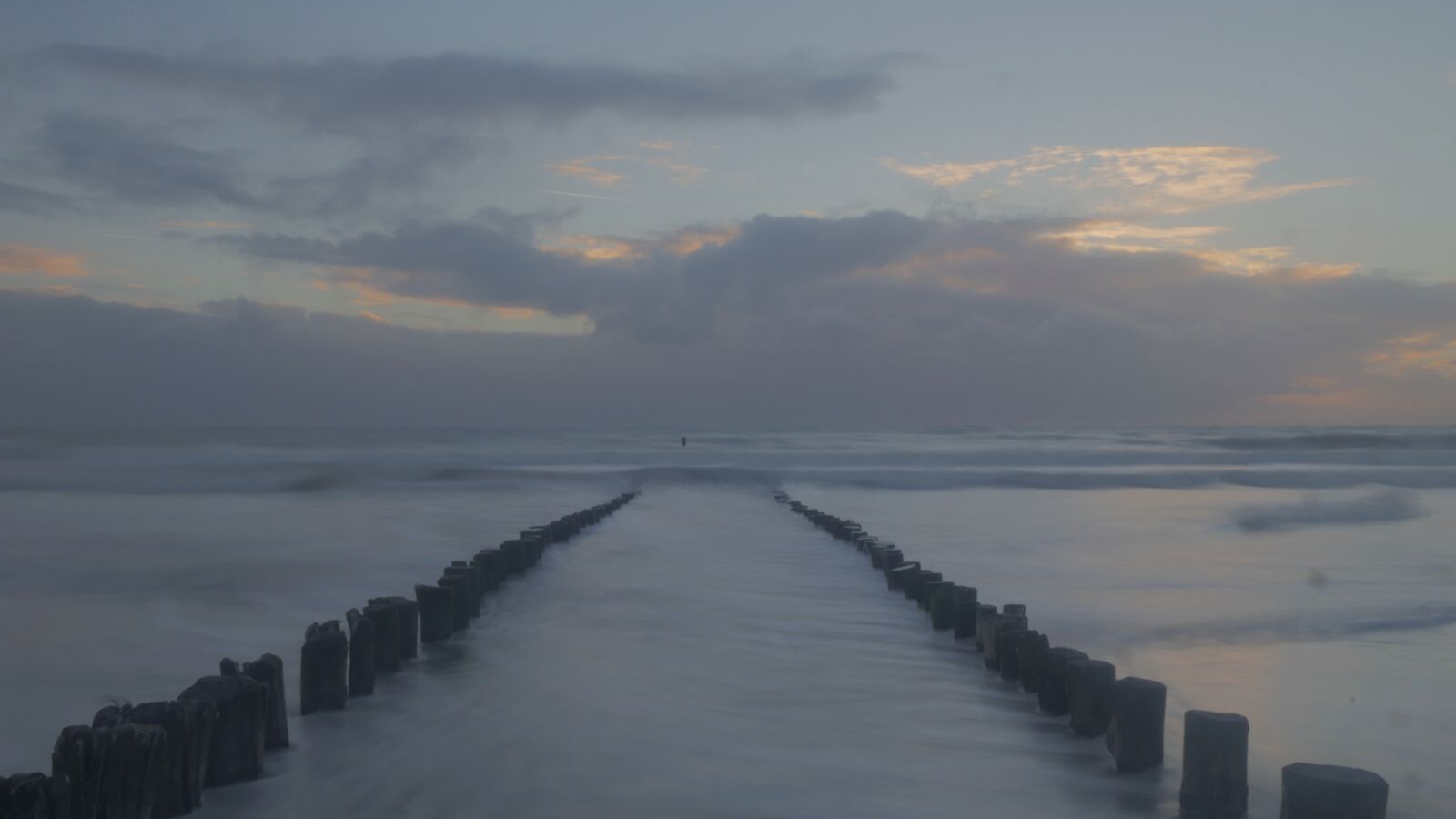 Panasonic Lumix DMC-GH4 sample photo. Holland, beach, sea photography